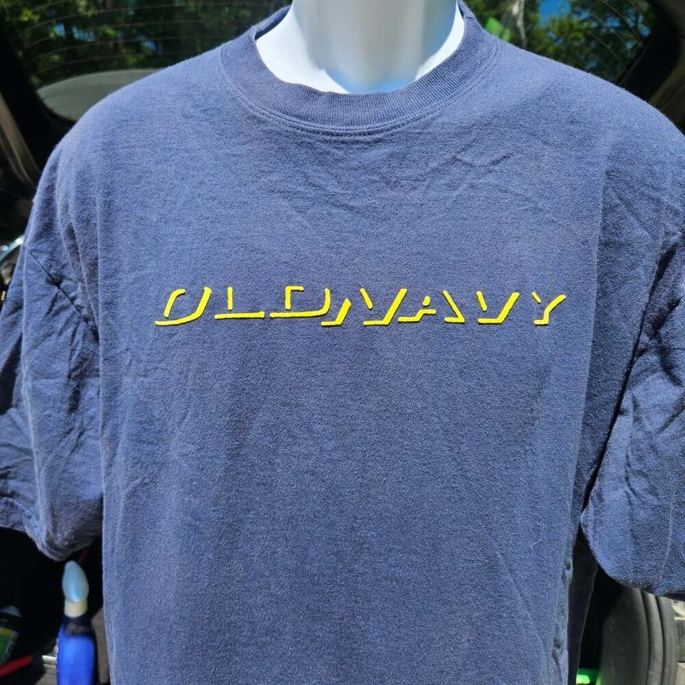 Vintage Old Navy t-shirt Y2K Spellout